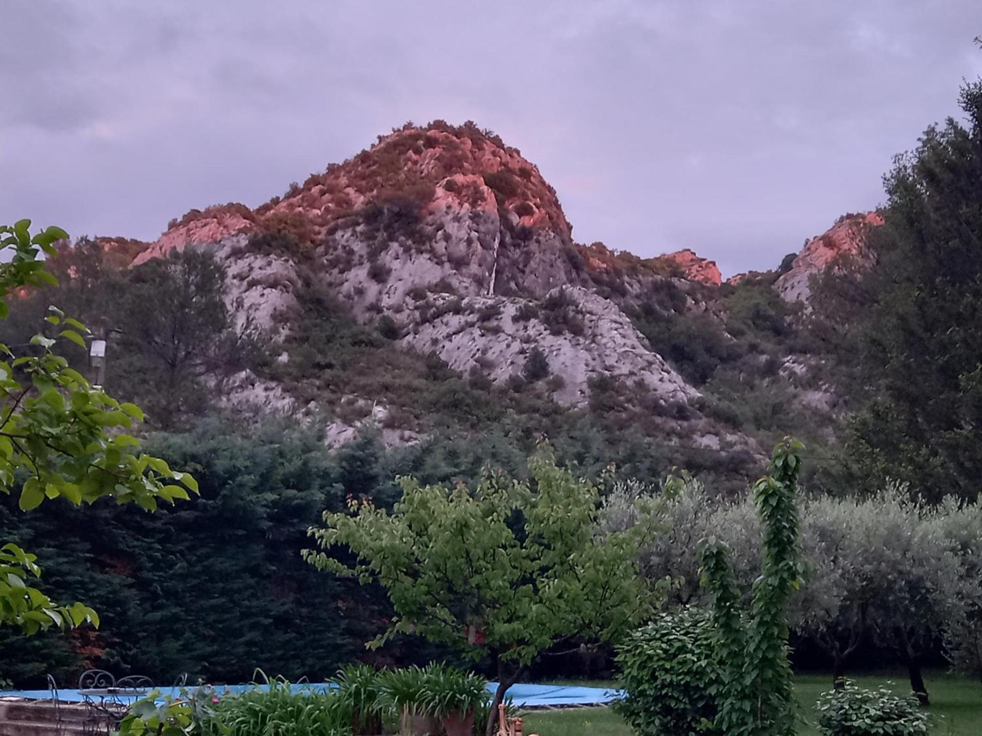 La Roulotte Du Petit Paradis แซ็งต์-เรมีย์-เดอ-โพรวองซ์ ภายนอก รูปภาพ