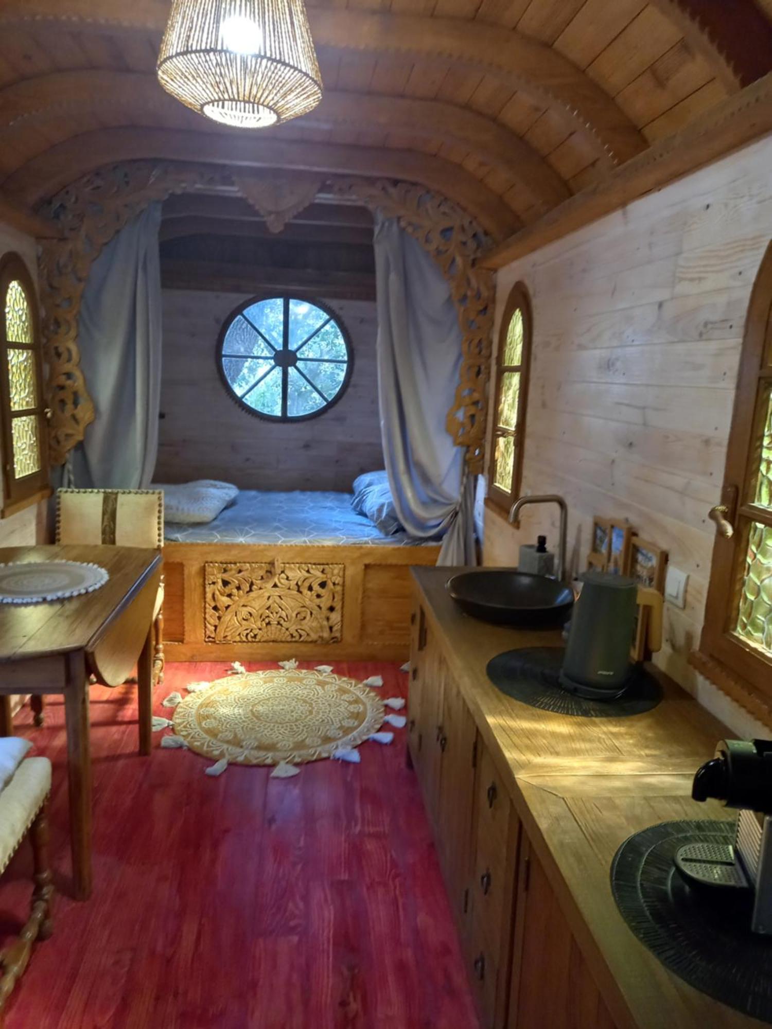 La Roulotte Du Petit Paradis แซ็งต์-เรมีย์-เดอ-โพรวองซ์ ภายนอก รูปภาพ