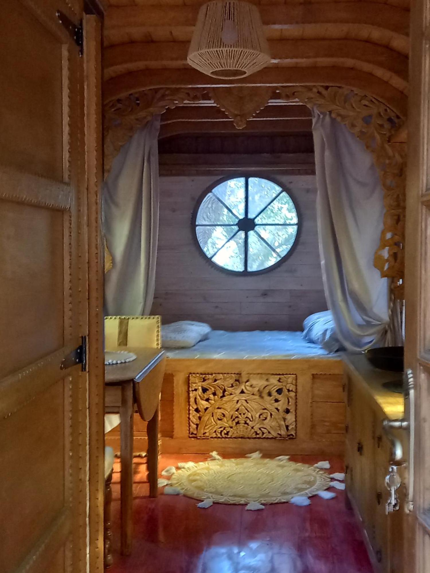 La Roulotte Du Petit Paradis แซ็งต์-เรมีย์-เดอ-โพรวองซ์ ภายนอก รูปภาพ