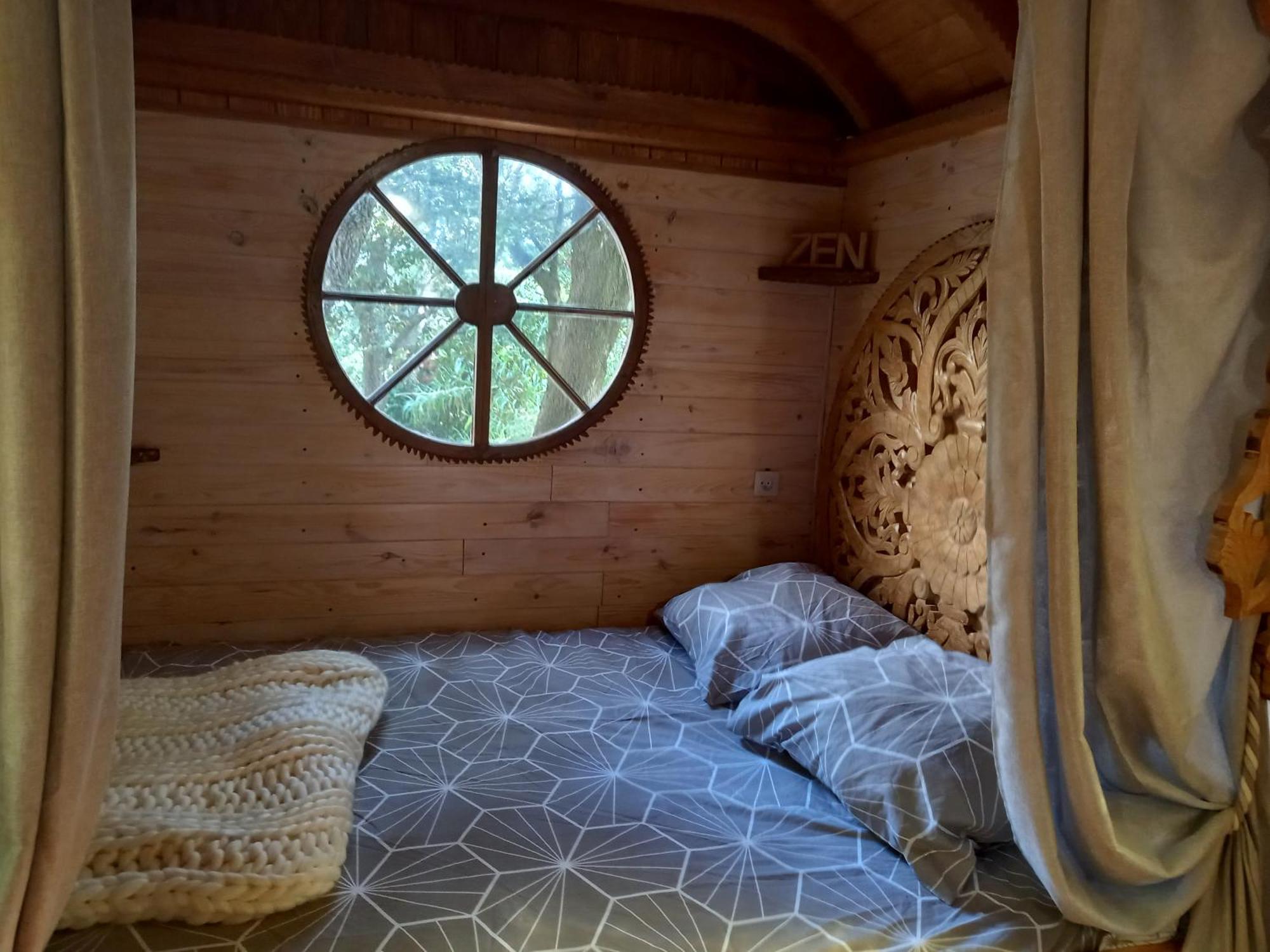 La Roulotte Du Petit Paradis แซ็งต์-เรมีย์-เดอ-โพรวองซ์ ภายนอก รูปภาพ