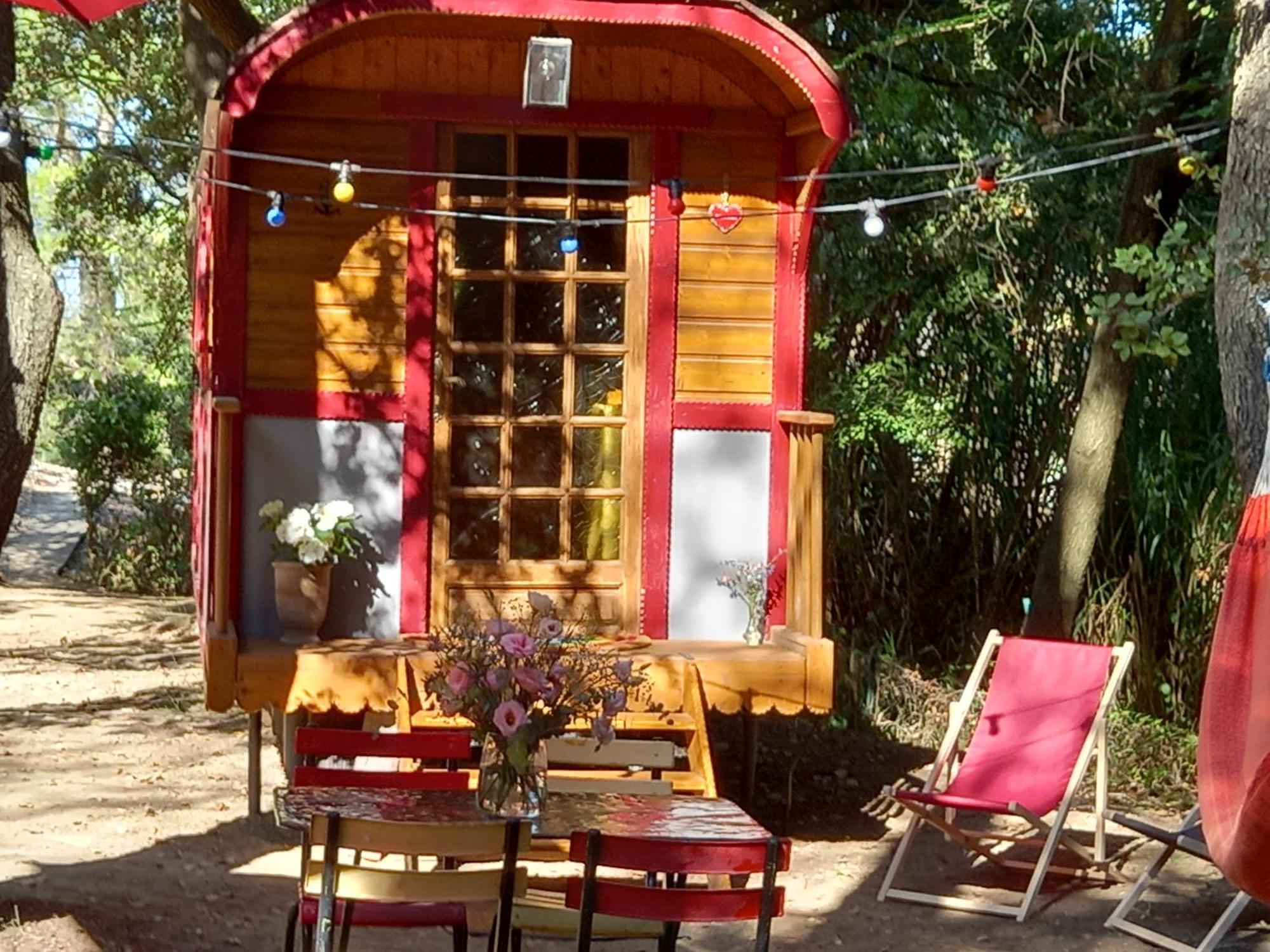 La Roulotte Du Petit Paradis แซ็งต์-เรมีย์-เดอ-โพรวองซ์ ภายนอก รูปภาพ